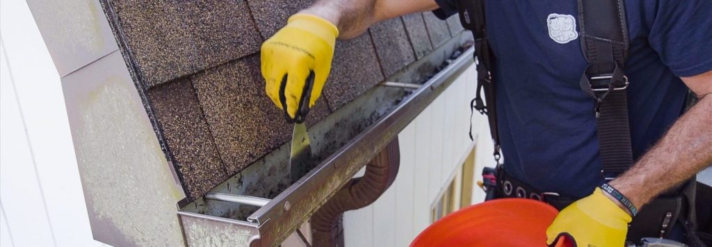 gutter cleaning by hand