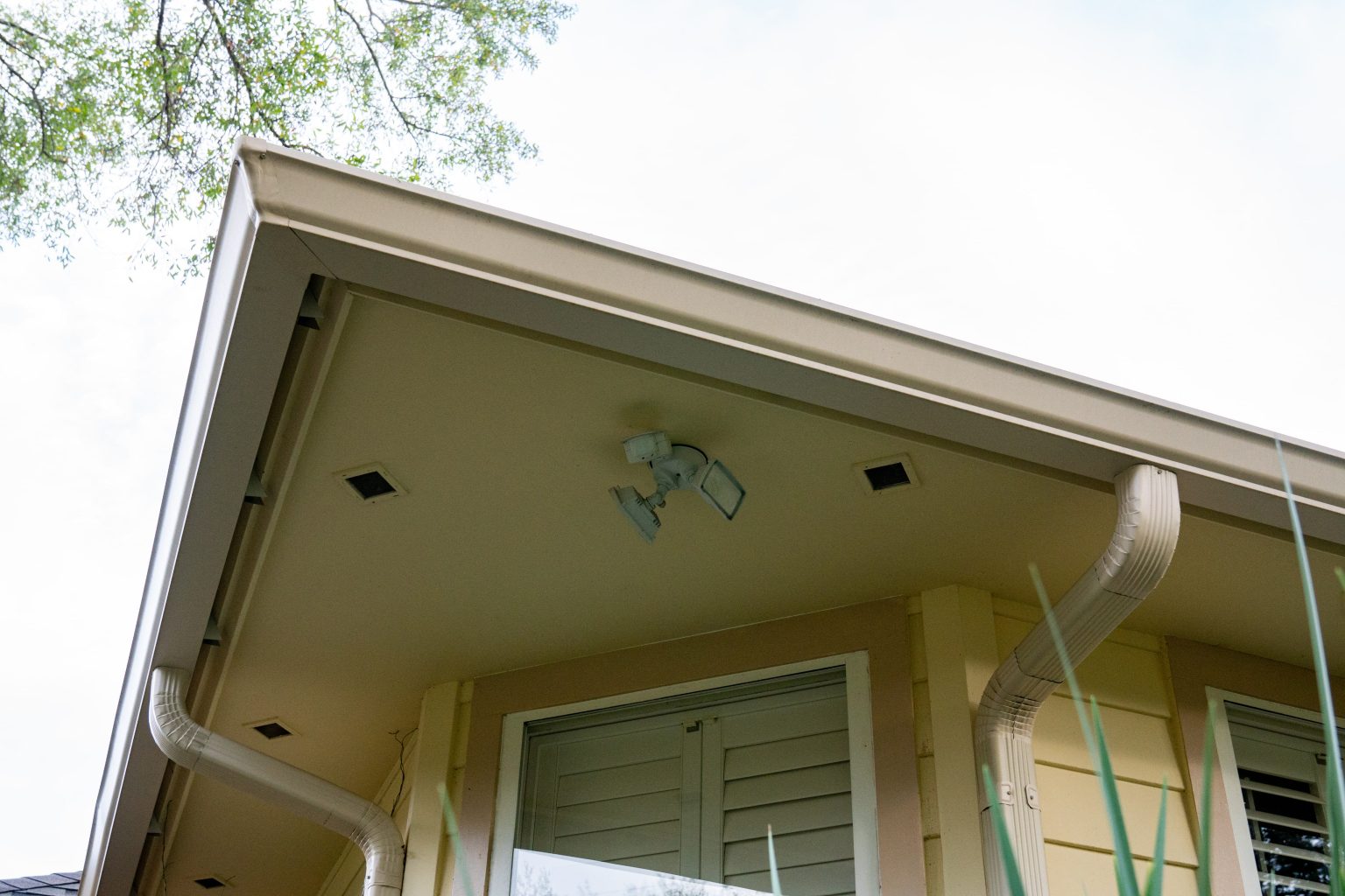 Colored Aluminum Seamless Rain Gutters - Color Options